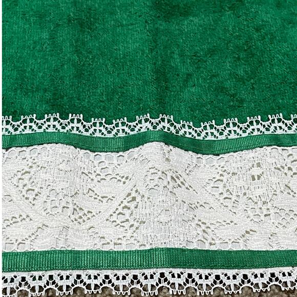 Vintage Two NEW Embroidered Shamrock Irish Facecloths and Green Lace Handtowels - Picture 6 of 7